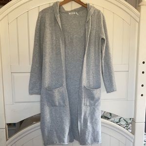 Embossed long grey hooded cardigan with pockets